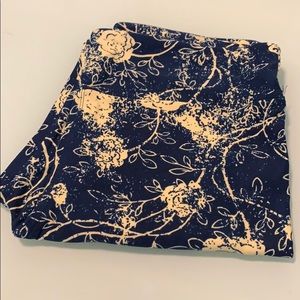 LULAROE TALL and Curvy Leggings (TC)